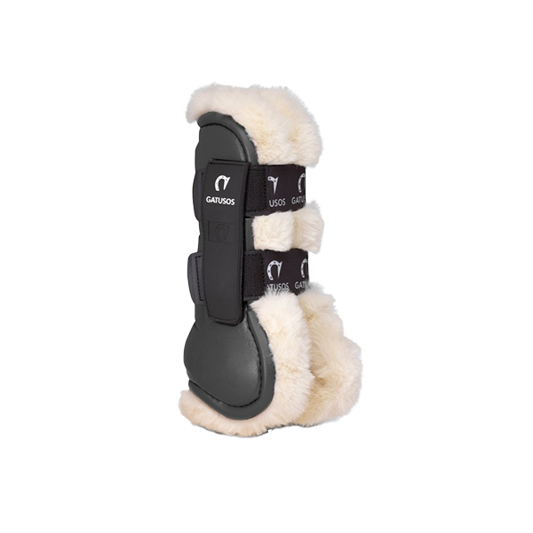 Gatusos Deluxe Protection Benskydd 2-Pack är benskydd för din häst med lyxigt syntetiskt fårskinn. Benskydden erbjuder en enastående lätthet och hållbarhet!