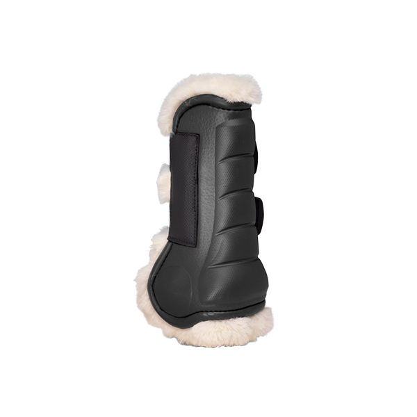 Gatusos Deluxe Protection Benskydd 2-Pack är benskydd för din häst med lyxigt syntetiskt fårskinn. Benskydden erbjuder en enastående lätthet och hållbarhet!