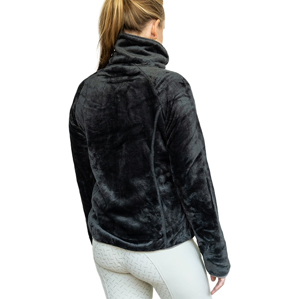 Jacson Dagmar Softpilejacka Junior är en storfavorit från Jacson i mjuk softpile! Dagmar jackan är varm och skön för de kallare dagarna i stallet.