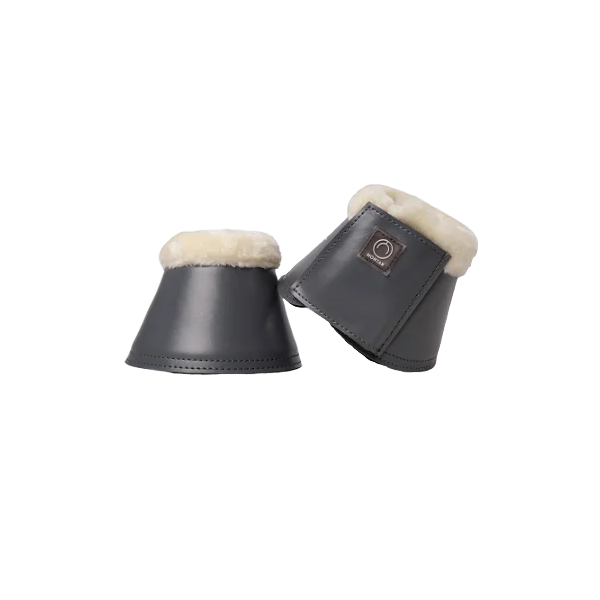 Montar Bell Bakskydd 2-Pack är benskydd som är perfekta både för träning och tävling! Dessa benskydd håller din häst trygg och bekväm!