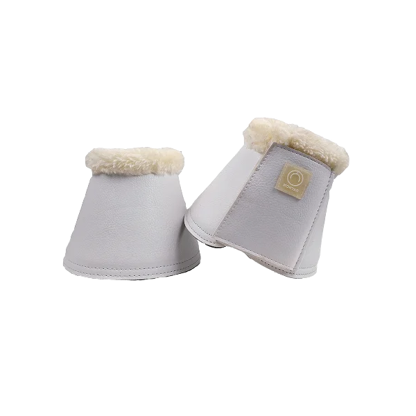 Montar Bell Bakskydd 2-Pack är benskydd som är perfekta både för träning och tävling! Dessa benskydd håller din häst trygg och bekväm!