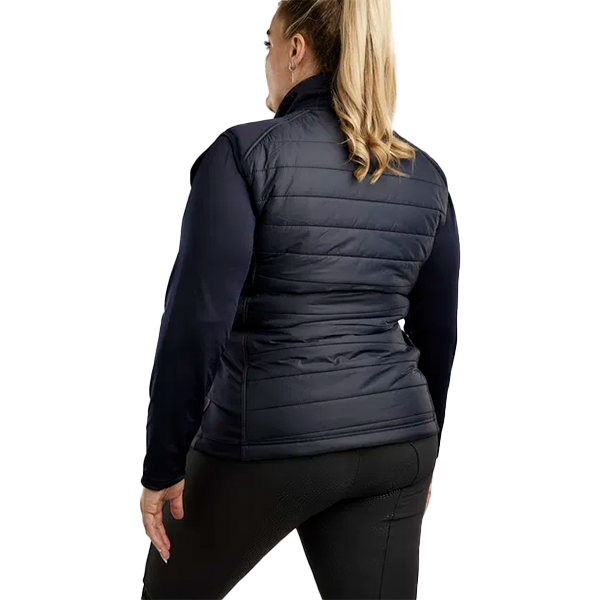 Montar Emma Quilt Bodywarmer Curve är perfekt för både ridning samt vardagsbruk och är ett måste för alla ryttare som vill kombinera funktion och mode!