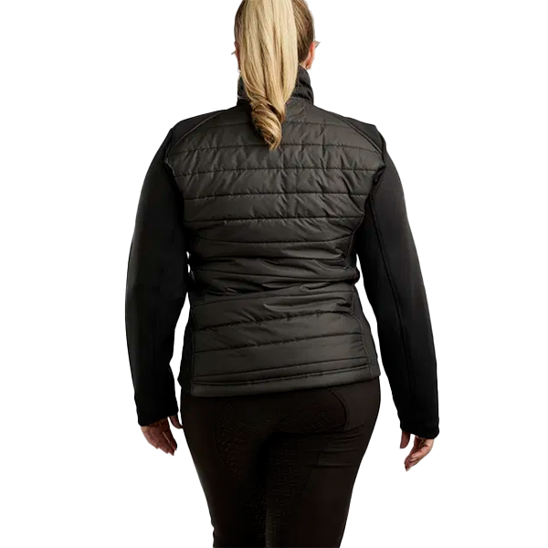 Montar Emma Quilt Jacket Curve är den perfekta jackan för stallet! Materialet är smuts- och vattenavvisande samt fukttransporterande.
