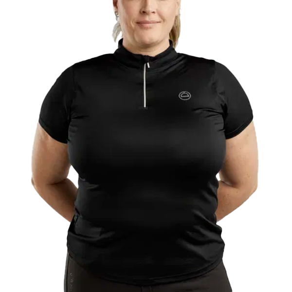 Montar Everly Kortärmad Polotröja Curve är en den perfekta pikétröjan för träning med korta ärmar som kombinerar stil och funktion på rätt sätt!