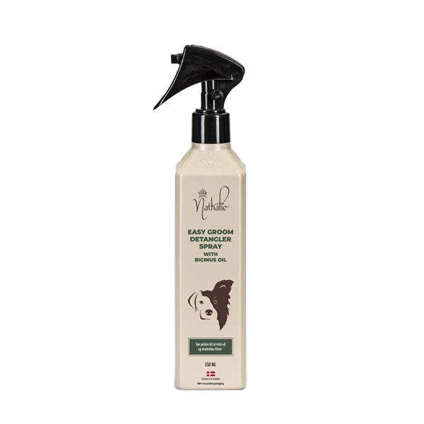 Nathalie Easy Groom Detangler Spray är en sprej som gör pälsen lätt att reda ut! Sprejen innehåller ricinolja, vilket tillför fukt och glans till pälsen!