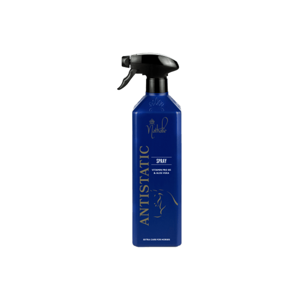 Nathalie Antistatic Spray är en sprej som tar bort statisk elektricitet på hästen. Sprejen är speciellt användbar när du byter täcke!