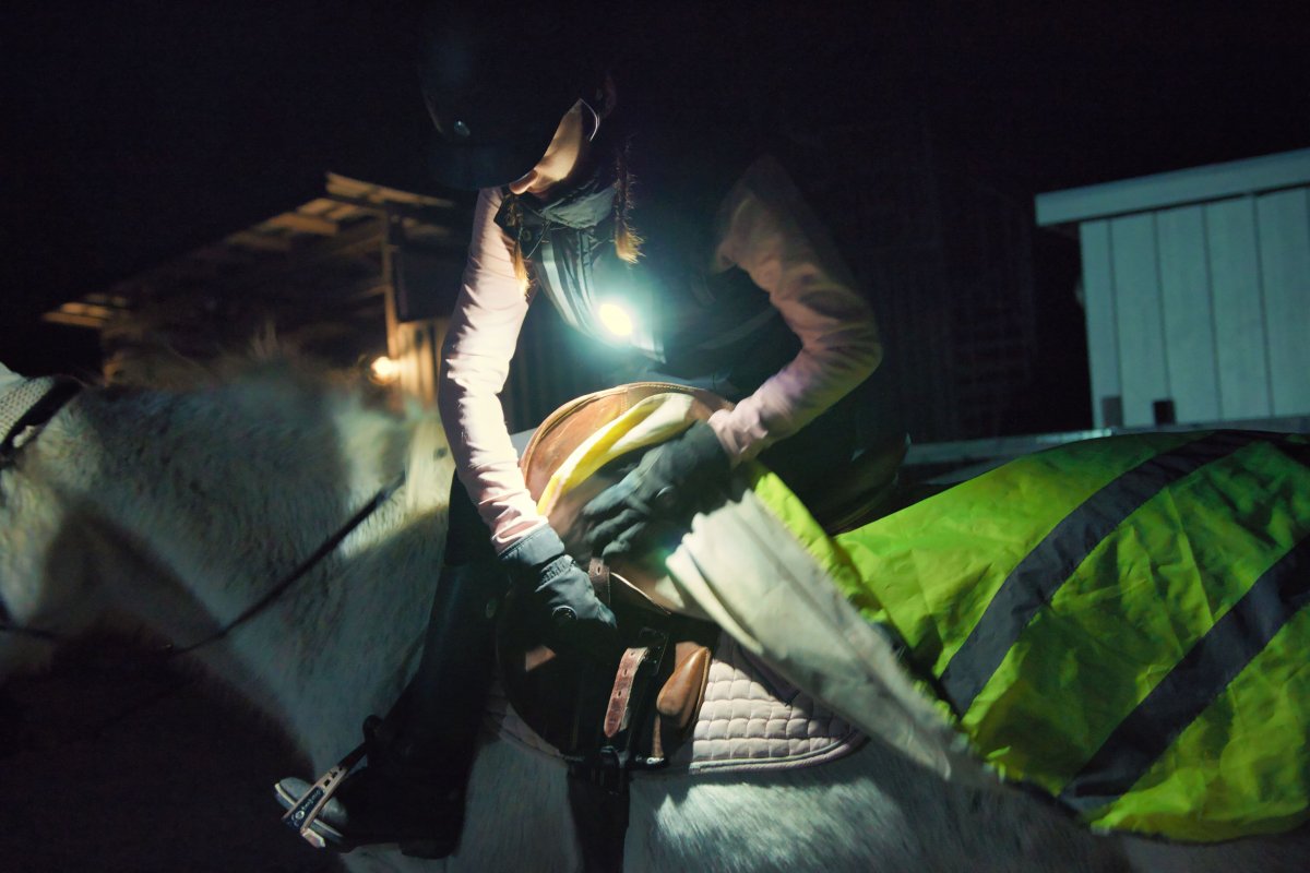 MEOLINQ Light 01 Lampa är en stark och pålitlig lampa med ett svenskt, patenterat och innovativt fästsystem som kan fästas på tyger!