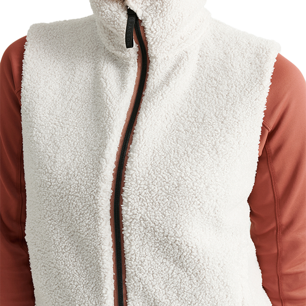 Jacson Inger Fleeceväst är en snygg fleeceväst med krage som både håller dig varm och bekväm under ritten! Både praktisk och bekväm.