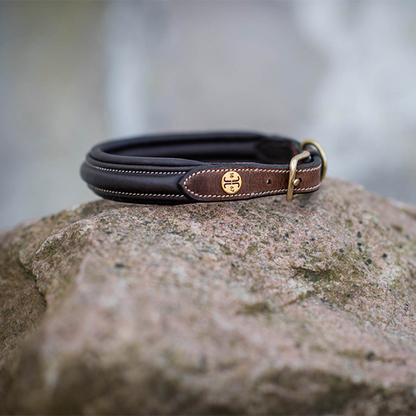 Jacson London Hundhalsband är ett exklusivt och tidlöst hundhalsband som är designat för maximal komfort och stil!