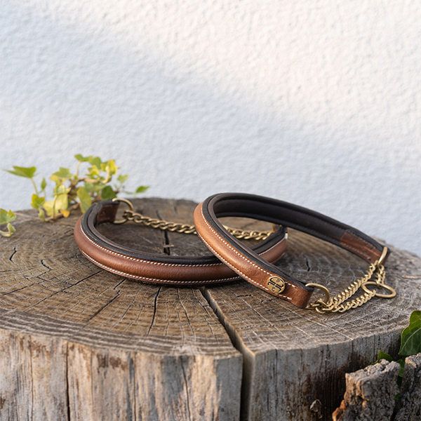 Jacson Asti Hundhalsband är ett elegant och funktionellt halvstryp-halsband för hundar som är tillverkat i mjukt, oljat vegetabiliskt läder.