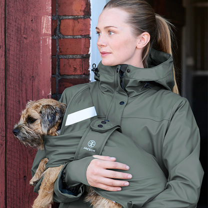 Jacson Barbro hundtäcke är till din fyrbenta följeslagare som förtjänar det bästa, och Jacsons vattentäta hundtäcke är precis det!