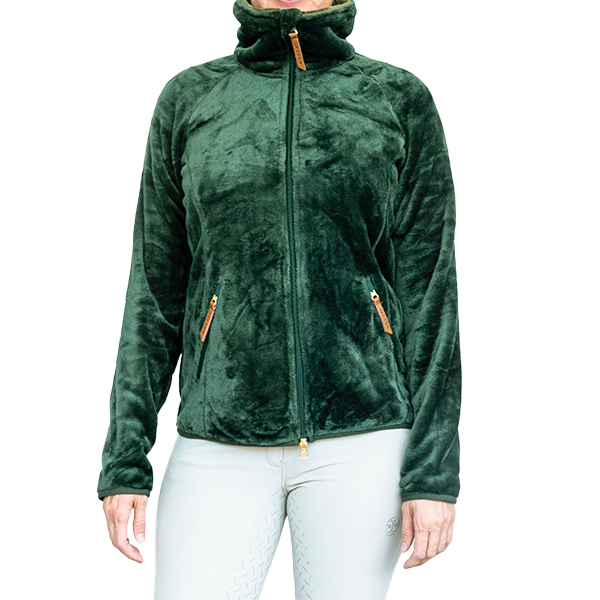 Jacson Dagmar Softpilejacka är en storfavorit från Jacson i mjuk softpile! Dagmar jackan är varm och skön för de kallare dagarna i stallet.