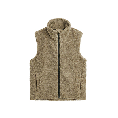 Jacson Inger Fleeceväst är en snygg fleeceväst med krage som både håller dig varm och bekväm under ritten! Både praktisk och bekväm.