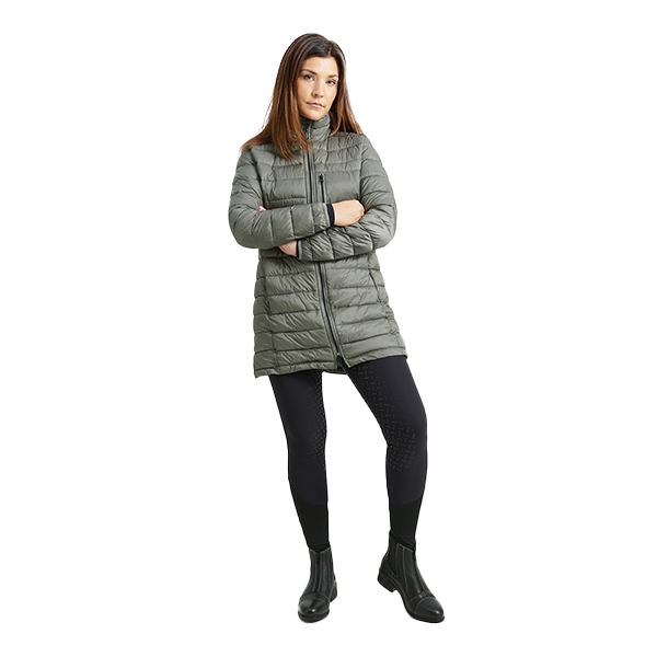 Jacson Lina Jacka är den ultimata lättviktsjackan för ryttare med en kombination av kvalitet, design och funktion! Perfekt för stallet och ritten.