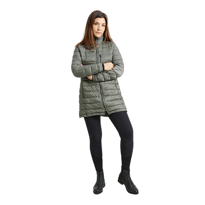 Jacson Lina Jacka är den ultimata lättviktsjackan för ryttare med en kombination av kvalitet, design och funktion! Perfekt för stallet och ritten.