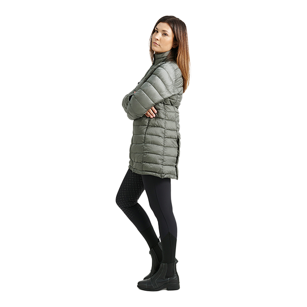 Jacson Lina Jacka är den ultimata lättviktsjackan för ryttare med en kombination av kvalitet, design och funktion! Perfekt för stallet och ritten.