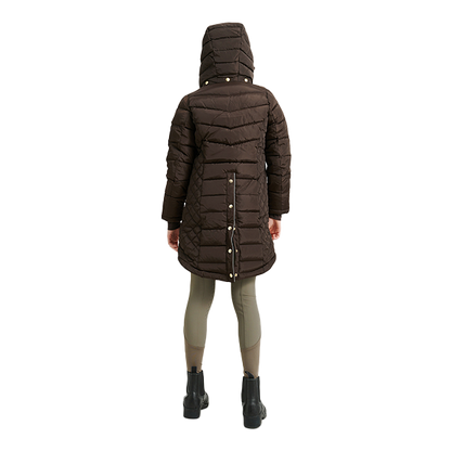 Jacson Mary Kappa Junior är en knälång och figursydd kappa med en stilren design som passar både i stallet och på stan under höst, vinter och vår!