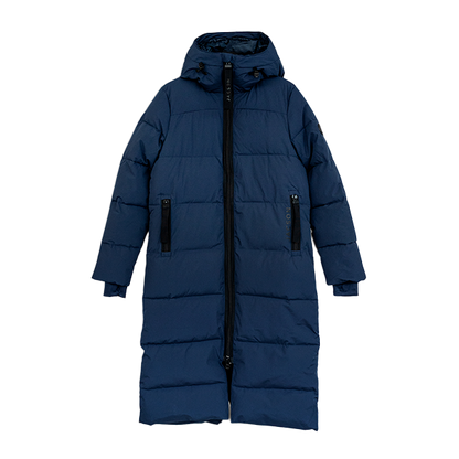 Jacson Sonja Kappa är en hellång och rak kappa med dunliknande syntetfyllning och vattenavvisande egenskaper som passar under höst, vinter och vår!