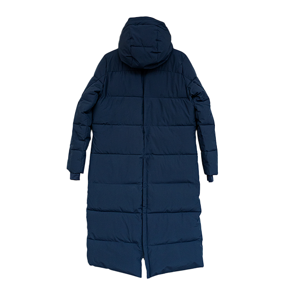 Jacson Sonja Kappa är en hellång och rak kappa med dunliknande syntetfyllning och vattenavvisande egenskaper som passar under höst, vinter och vår!