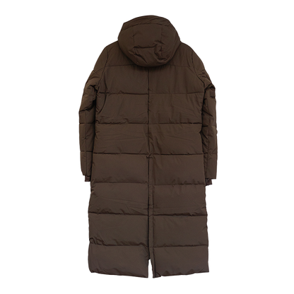 Jacson Sonja Kappa är en hellång och rak kappa med dunliknande syntetfyllning och vattenavvisande egenskaper som passar under höst, vinter och vår!