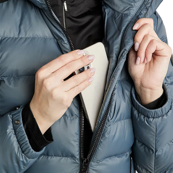 Montar Moathena Short Jacket är en del av Montars exklusiva refined kollektion som kombinerar elegant design med hög funktionalitet!