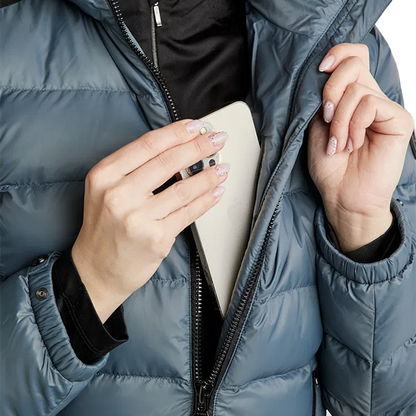 Montar Moathena Short Jacket är en del av Montars exklusiva refined kollektion som kombinerar elegant design med hög funktionalitet!