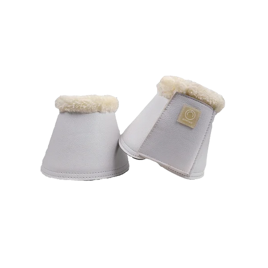 Montar Bell Bakskydd 2-Pack är benskydd som är perfekta både för träning och tävling! Dessa benskydd håller din häst trygg och bekväm!