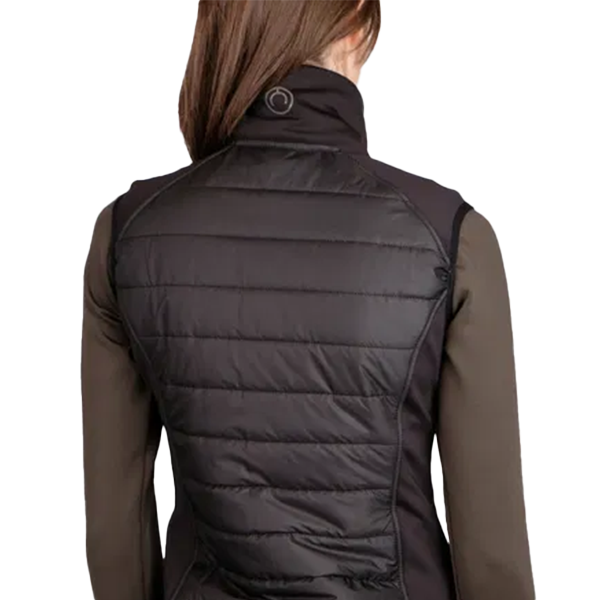 Montar Emma Quilt Bodywarmer är perfekt för både ridning samt vardagsbruk och är ett måste för alla ryttare som vill kombinera funktion och mode!