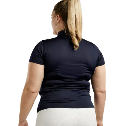 Montar Everly Kortärmad Polotröja Curve är en den perfekta pikétröjan för träning med korta ärmar som kombinerar stil och funktion på rätt sätt!