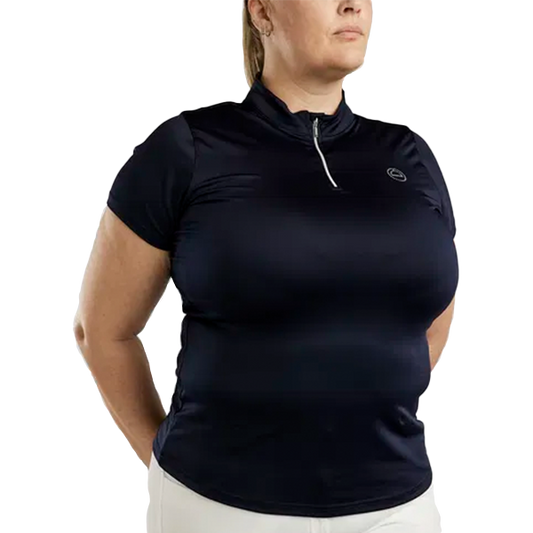 Montar Everly Kortärmad Polotröja Curve är en den perfekta pikétröjan för träning med korta ärmar som kombinerar stil och funktion på rätt sätt!
