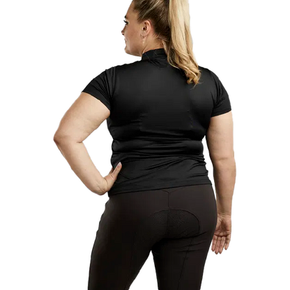 Montar Everly Kortärmad Polotröja Curve är en den perfekta pikétröjan för träning med korta ärmar som kombinerar stil och funktion på rätt sätt!