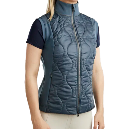 Montar MoMary Bodywarmer är designad för ryttaren som söker en mångsidig och elegant väst som kombinerar stil, komfort och funktionalitet!