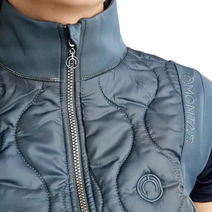 Montar MoMary Bodywarmer är designad för ryttaren som söker en mångsidig och elegant väst som kombinerar stil, komfort och funktionalitet!