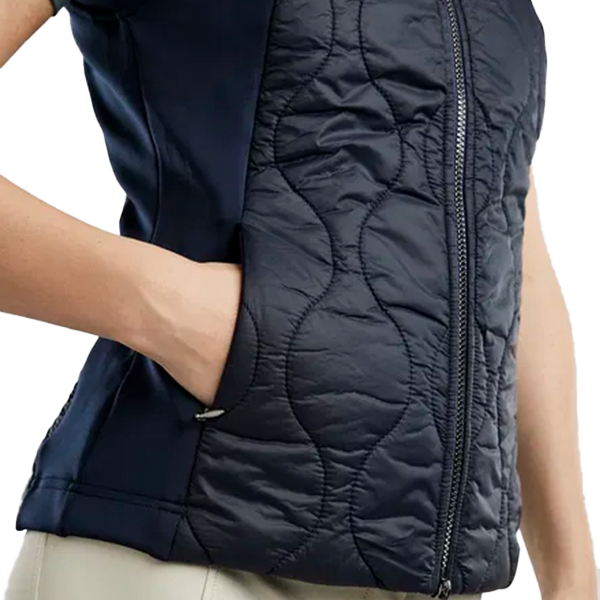 Montar MoMary Bodywarmer är designad för ryttaren som söker en mångsidig och elegant väst som kombinerar stil, komfort och funktionalitet!