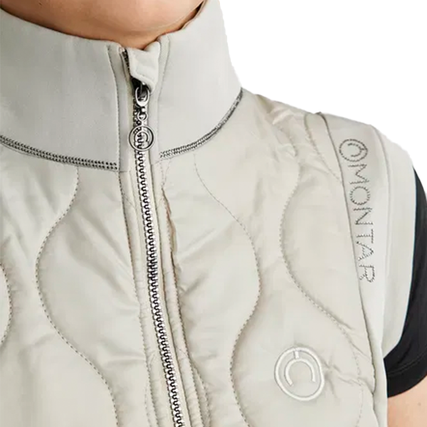 Montar MoMary Bodywarmer är designad för ryttaren som söker en mångsidig och elegant väst som kombinerar stil, komfort och funktionalitet!
