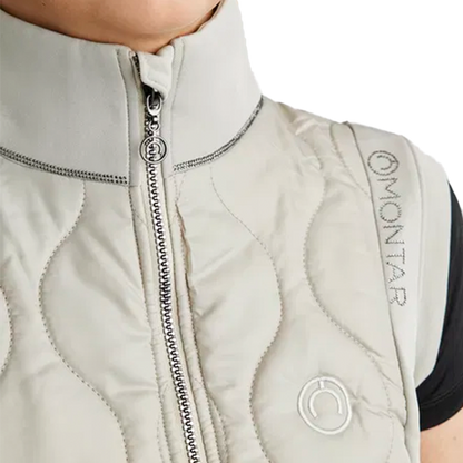Montar MoMary Bodywarmer är designad för ryttaren som söker en mångsidig och elegant väst som kombinerar stil, komfort och funktionalitet!