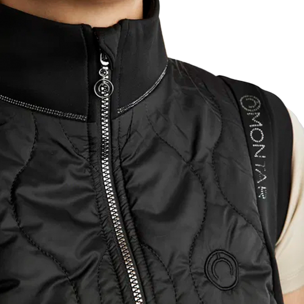 Montar MoMary Bodywarmer är designad för ryttaren som söker en mångsidig och elegant väst som kombinerar stil, komfort och funktionalitet!