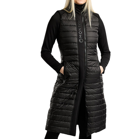 Montar Emma Jacka är en lång version av vår bästsäljare Emma Quilt jackan, som är en elegant och funktionell ridjacka som kombinerar stil och komfort!