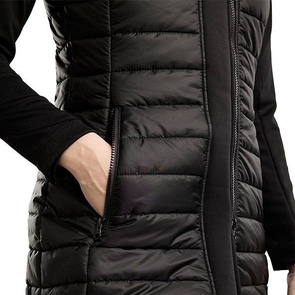 Montar Emma Jacka är en lång version av vår bästsäljare Emma Quilt jackan, som är en elegant och funktionell ridjacka som kombinerar stil och komfort!