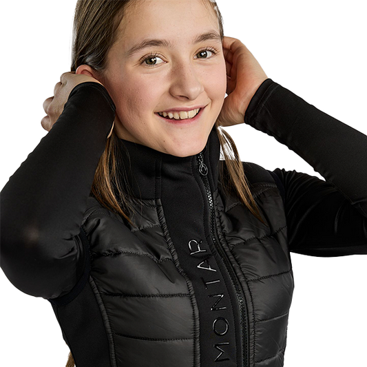 Montar Emma Quilt Junior Bodywarmer är den perfekta ridvästen för unga ryttare som vill ha både stil och funktion! Perfekt till vardags och stallet!