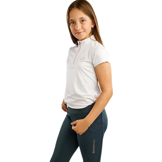 Montar Everly Kortärmad Junior Polotröja är en ryttarpolo i ett funktionellt mon-tech tyg för juniorer med roséguldfärgade detaljer.