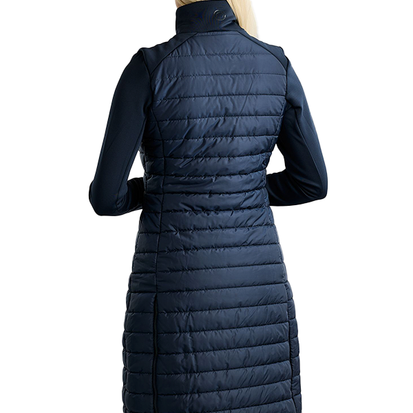 Montar Emma Jacka är en lång version av vår bästsäljare Emma Quilt jackan, som är en elegant och funktionell ridjacka som kombinerar stil och komfort!