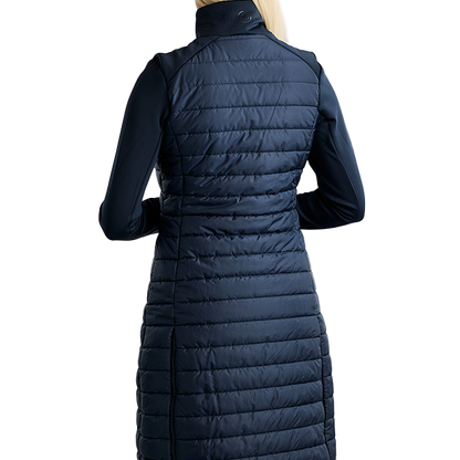 Montar Emma Jacka är en lång version av vår bästsäljare Emma Quilt jackan, som är en elegant och funktionell ridjacka som kombinerar stil och komfort!