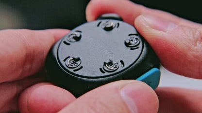 MEOLINQ Light 01 Lampa är en stark och pålitlig lampa med ett svenskt, patenterat och innovativt fästsystem som kan fästas på tyger!