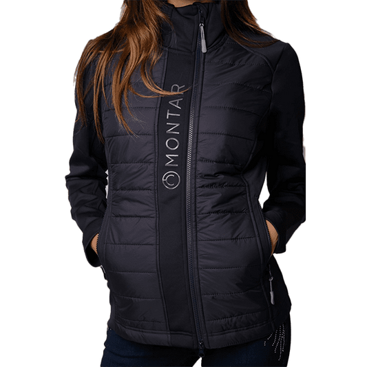 Montar Emma Quilt Jacket är den perfekta jackan för stallet! Materialet är smuts- och vattenavvisande samt fukttransporterande.